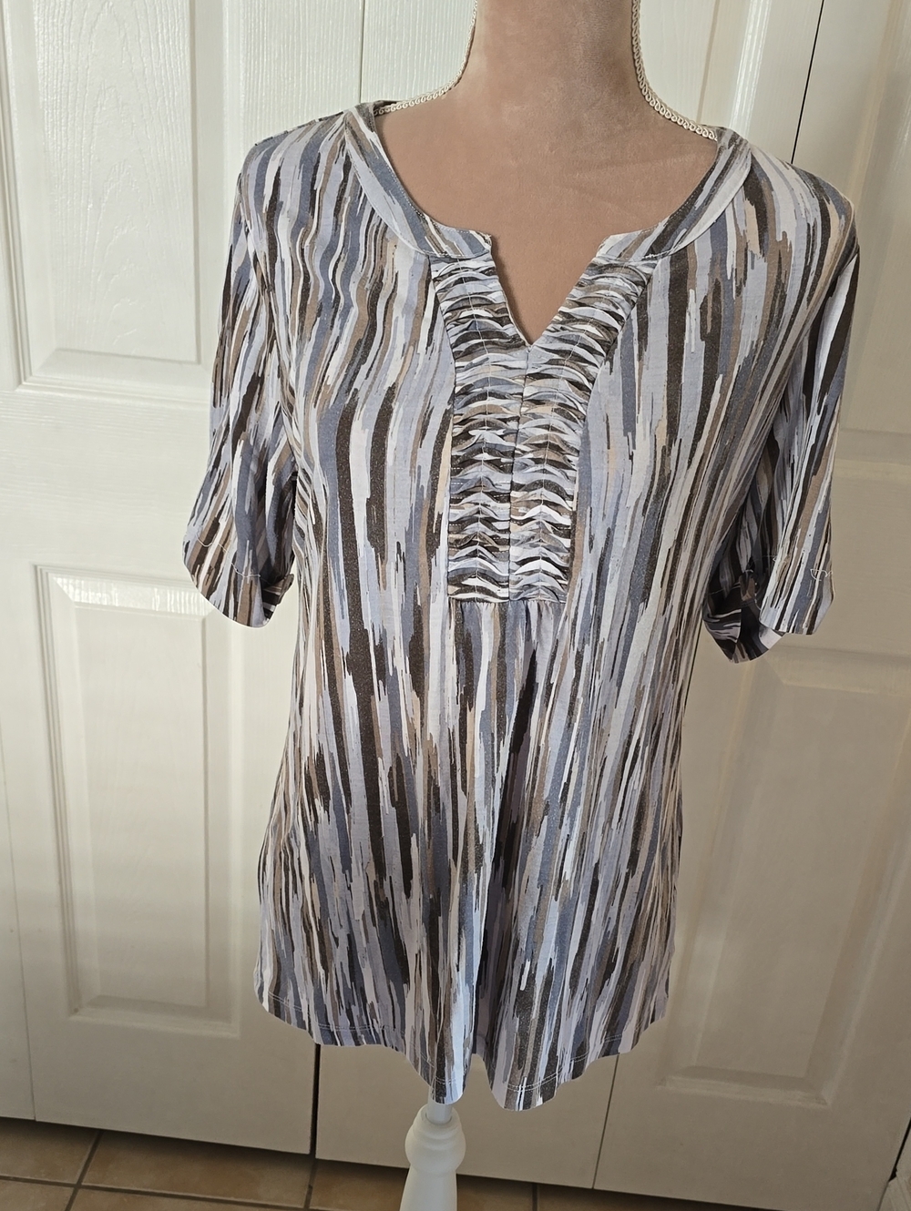 Liz Claiborne Striped V-Neck Short Sleeve Top Size Large - Gray & Brown